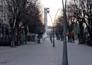 Shqipëria nga sot 3 ditë në ‘shtet-rrethim’! Mbi 100 makina të bllokuara në Vlorë, Fier, Durrës! U merren çelësat dhe dokumentet! Korçarët shembull