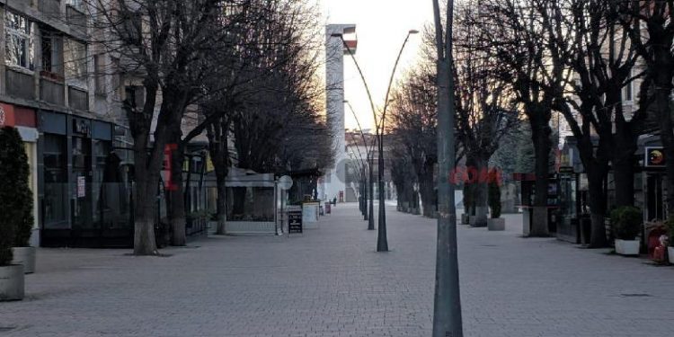 Shqipëria nga sot 3 ditë në ‘shtet-rrethim’! Mbi 100 makina të bllokuara në Vlorë, Fier, Durrës! U merren çelësat dhe dokumentet! Korçarët shembull