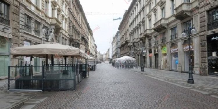 Surreale! Jeta e përditshme në Milano në kohën e koronavirusit, rrugët bosh