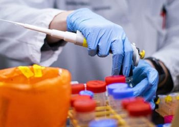 Koronavirusi/SHBA, testohet sot te 45 vullnetarë vaksina e re eksperimentale kundër Covid-19