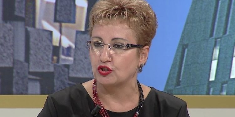 Djali im rezulton me COVID-19! Deputetja e PS në vetëkarantinim bashkë me familjen: Ja apeli i saj si nënë!