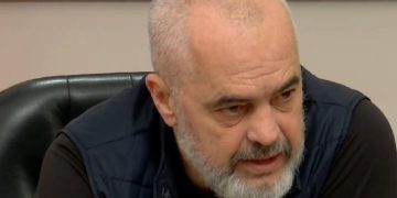 Rama citon fjalët e shenjta: Shpërndahuni që zjarri (koronavirusi) mos të ketë me çfarë të ndizet dhe kështu ai shuhet!