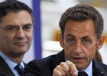 Koronavirusi nuk kursen as politikanët, humb jetën ish-ministri francez