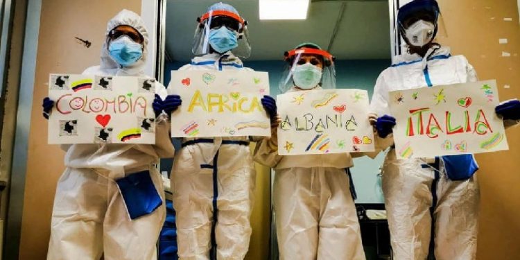 KRENARI! Infermierja shqiptare në faqen e parë të gazetës prestigjioze italiane