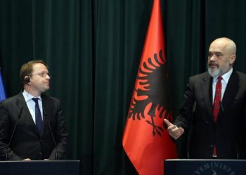 Koronavirusi/Komisioneri Varhelyi letër Ramës: Do ju ndihmojmë, ‘Linjë e gjelbër’ për kalimin e mallrave mes BE dhe Ballkanit