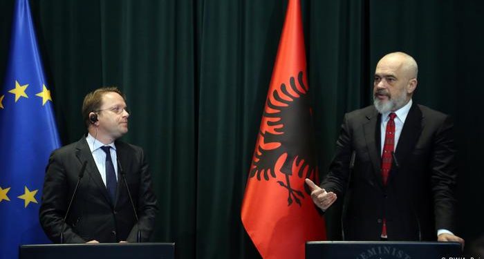 Koronavirusi/Komisioneri Varhelyi letër Ramës: Do ju ndihmojmë, ‘Linjë e gjelbër’ për kalimin e mallrave mes BE dhe Ballkanit