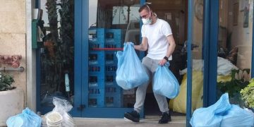 “Hero në Itali”, nga kamarier në vullnetar! Kush është i riu shqiptar që ndihmon personat me koronavirus?! Zyrtari i lartë i bën premtimin e madh