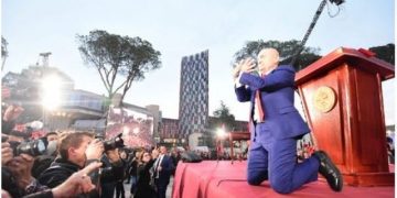 “Ju lutem, ju përgjërohem, mos më fusni në b.urg”! Publikohen pamjet e Ilir Metës që po thyejnë rrjetin