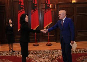 SHBA dhe BE izolim total presidentit! Meta i tmerruar nga lëvizjet e amerikanëve: Sulmon ashpër ambasadoren Yuri Kim