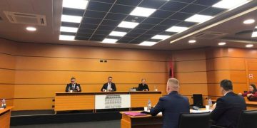 Vetingu: Shkarkohen nga detyra gjyqtari i akuzuar për atentat ndaj Ramiz Alisë dhe anëtari i Gjykatës së Posaçme