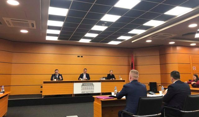 Vetingu: Shkarkohen nga detyra gjyqtari i akuzuar për atentat ndaj Ramiz Alisë dhe anëtari i Gjykatës së Posaçme