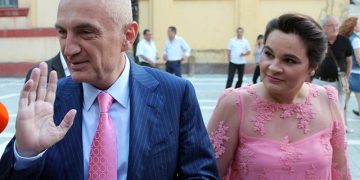 “O kokëpalarë! Qytetarët ‘masakrojnë’ Metën: Hajdut! Dikur numëroje 700 milionshat…jepi Like se nuk durohet burgu!