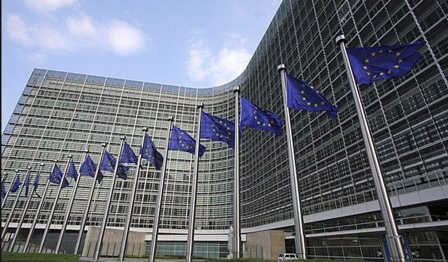 Letra në Bruksel kundër negociatave, Komisioni Europian i përgjigjet Metës