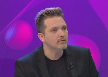 Julian Deda “figurë” apo deshtak partiak?! Publikon foton dhe ‘thumbon’ ashpër ish-mësuesit e tij: Gëzuar o njishat e parashikimit…!’