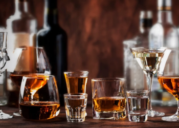 ‘Rakia dhe uiski mund të vrasë COVID-19’, shqiptarë mbani vesh, ja çfarë thonë shkencëtarët gjermanë