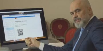 “O lartmadhëria juaj, si gjithmonë nuk bëni një gjë të saktë”! Qytetari i ankohet kryeministrit për aplikacionin e marrjes së lejes: Rama i kthen përgjigjen epike