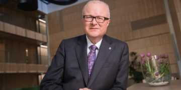 Tronditëse! Gjendet i pajetë pranë një linje hekurudhore ministri i njohur gjerman