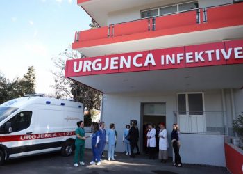 Ndërron jetë në spitalin infektiv pacientja 71-vjeçare, shkon në 6 numri i viktimave në Shqipëri