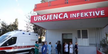 Ndërron jetë në spitalin infektiv pacientja 71-vjeçare, shkon në 6 numri i viktimave në Shqipëri