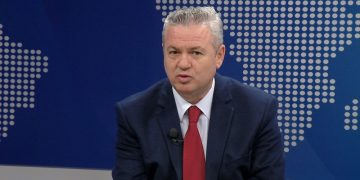 “Kaq pa moral! Nuk di çfarë të besoj”, Myslim Murrizi i publikon videon Metës dhe Bashës pak orë para tubimit dhe ‘iu çjerr maskën’: Kjo lloj pështyrje ndaj njëri-tjetrit ndodhi…