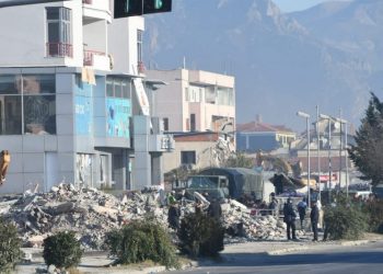 “Do të bëj luftë, aty do të vdes”! Banorët e Astirit të braktisur nga ato që i tallën lëshojnë paralajmërimet e rënda: Bëmë një marrëveshje me Bashën