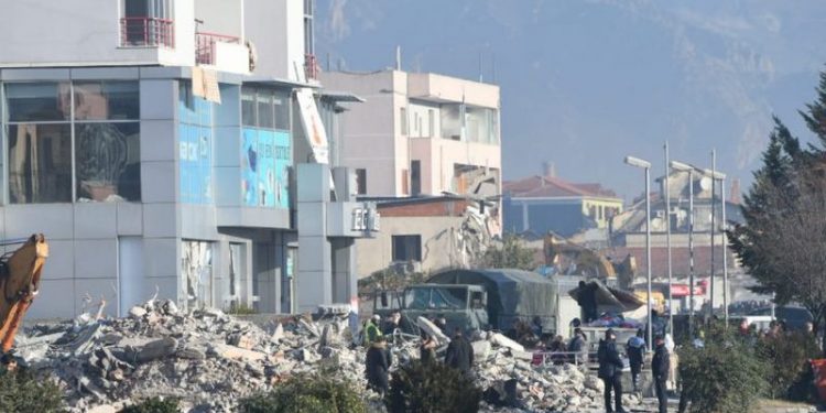 “Do të bëj luftë, aty do të vdes”! Banorët e Astirit të braktisur nga ato që i tallën lëshojnë paralajmërimet e rënda: Bëmë një marrëveshje me Bashën