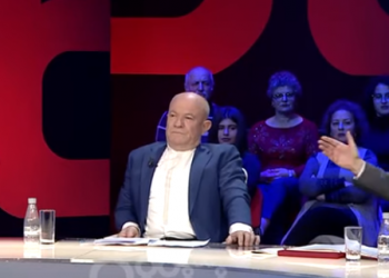 Plas keq sherri: “Mos ha si qen këtu”! Agim Doçit sulm Ben Meçes, i kthehet rëndë… Ti duhet të ndërrosh ilaçet! (REPLIKAT)