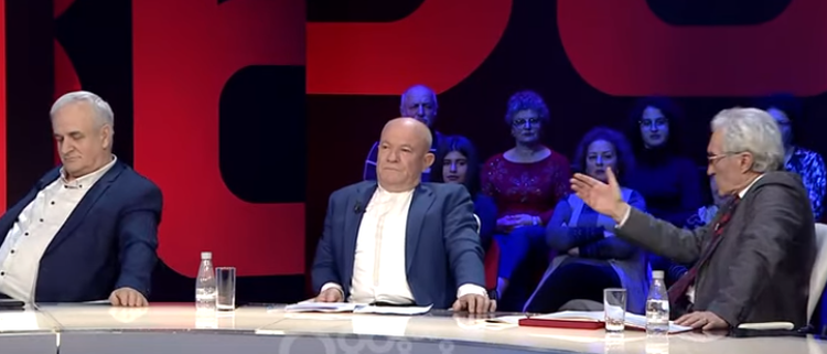 Plas keq sherri: “Mos ha si qen këtu”! Agim Doçit sulm Ben Meçes, i kthehet rëndë… Ti duhet të ndërrosh ilaçet! (REPLIKAT)