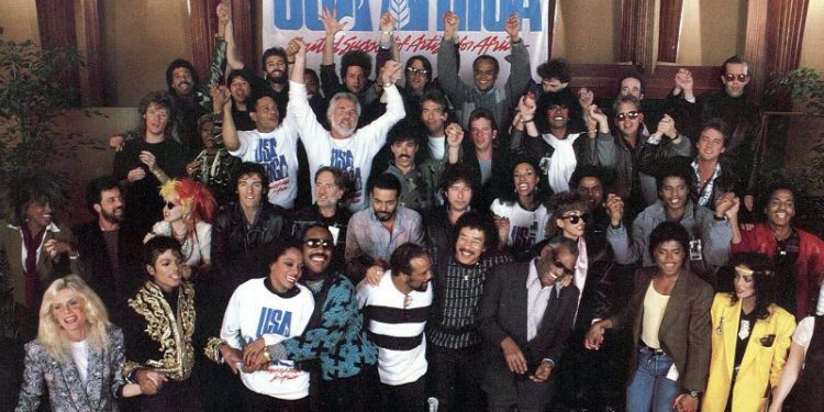 35 vjet dhe ende e pavdekshme, kënga më e shitur e të gjitha kohërave u këndua për herë të parë për një kauzë të ndjerë