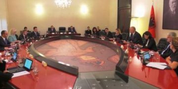 Qeveria jep ditë pushimi për njërin nga prindërit që të kujdeset për fëmijët: Ata që punojnë në administratë, pushim deri më 23 mars