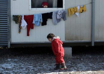 Emergjenca me emigrantët në Greqi, disa vende të BE-së bashkojnë forcat për të ndihmuar fëmijët refugjatë