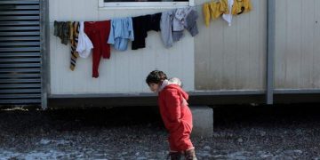 Emergjenca me emigrantët në Greqi, disa vende të BE-së bashkojnë forcat për të ndihmuar fëmijët refugjatë