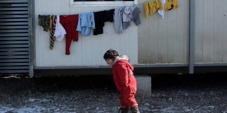 Emergjenca me emigrantët në Greqi, disa vende të BE-së bashkojnë forcat për të ndihmuar fëmijët refugjatë