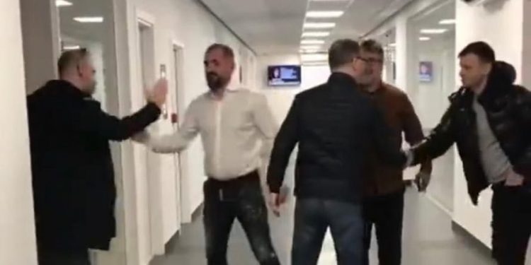 Adi Krasta pas emigrimit në Kosovë i bashkohet televizionit të Zenit alias Çim Pekës: Ja vlen, është vendi i duhur për profesionistë dinjitoz si unë