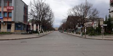 Asnjë i prekur dhe asnjë masë administrative, ky është qyteti shqiptar shembull për izolimin