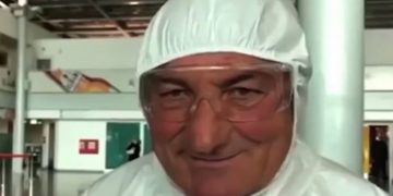 Minjtë që gërmojnë për mbeturina kundër mjekëve
