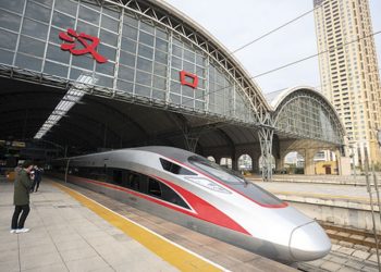 Rinis jeta në vendin “mëmë” të coronavirusit: Treni i parë në Wuhan nis rrugëtimin pas muajsh izolimi