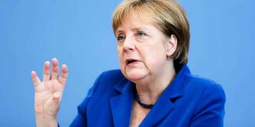 “Bëhet fjalë për jetë a vdekje”, Merkel konferencë me kryeministrat e landeve: Ndalohen kontaktet sociale, dënimet deri në 25 mijë euro