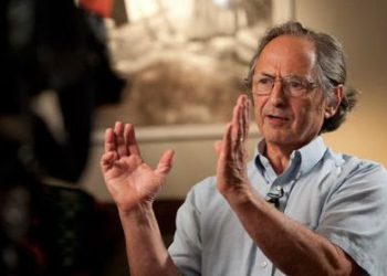 Nobelisti Levitt: Flasin faktet! Pse koronavirusi do ta ulë “vrapin” dhe njerëzimi do t’ia hedhë shumë shpejt?!