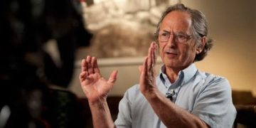 Nobelisti Levitt: Flasin faktet! Pse koronavirusi do ta ulë “vrapin” dhe njerëzimi do t’ia hedhë shumë shpejt?!