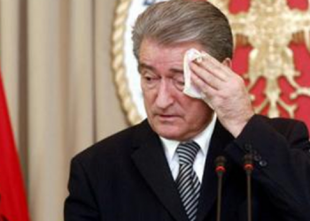 Pas ‘shuplakës’ nga SHBA, Berisha ia faturon mitingun Metës dhe “zhyt” Bashën: Ne ishim thjesht figurantë aty