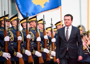 Mbill ndonjë trëndafil o aktivist, lëri përrallat me Albin Kurtin!