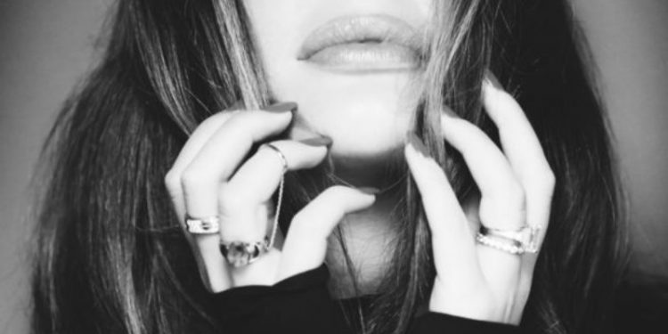 Modelja e njohur shqiptare flet për burrin “kriminel”: I ka ngritur kurth Shërbimi Sekret! Se di pse jemi këtu e ku po shkojmë