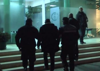 Ish futbollistin i kombëtares Klodian Duro izolohet në shtëpi: Ishte arrestua për përndjekje ndaj ish-gruas më 25 Mars