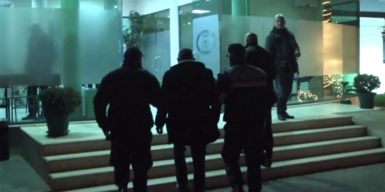 Ish futbollistin i kombëtares Klodian Duro izolohet në shtëpi: Ishte arrestua për përndjekje ndaj ish-gruas më 25 Mars