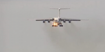 Avioni i trembëdhjetë rus ulet në Itali në ndihmë për luftën kundër epidemisë