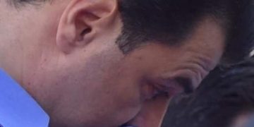 Revoltohet Basha, i bie tavolinës me grusht live në TV: Rama t’i thërrasë mendjes, të dëgjojë shpejt planin tim që i kam dhënë! Jam i brengosur, mendoj veç për shqiptarët e jo për politikë