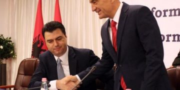 Loja me dy porta e Metës, nga shfrytëzimi i negociatave dhe koronavirusit për të arritur paqen me Ramën, te shërbimi ndaj PD me kthimin e ligjeve