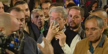 Doktor “Vdekja”: Rama i ka dhënë dritën jeshile koronavirusit, të infektojë sa më shumë. Në Vlorë janë me qindra të infektuar