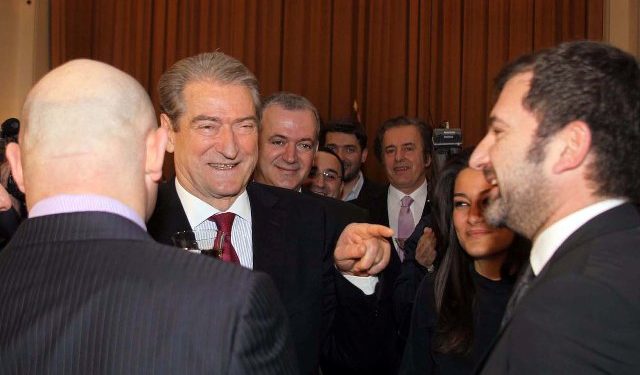 Armiku juaj nuk është armiku jonë zotrinjë anal-ist!